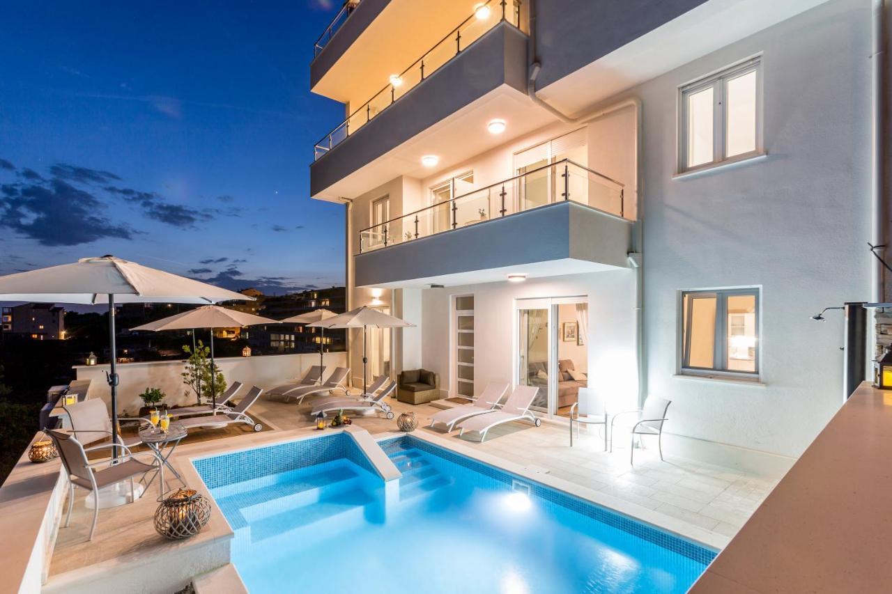 Luxury Villa Bello Horizonte With Swimming Pool Split Eksteriør bilde