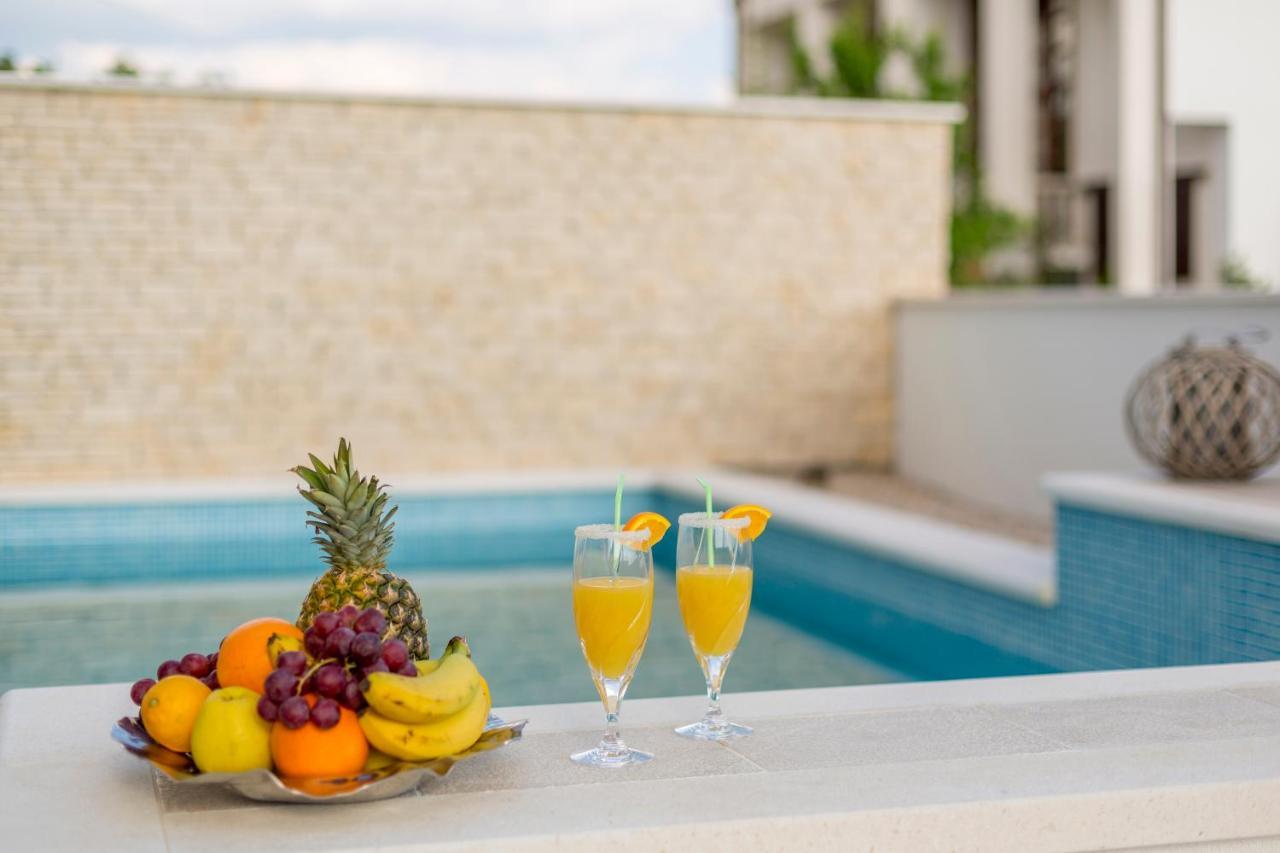 Luxury Villa Bello Horizonte With Swimming Pool Split Eksteriør bilde